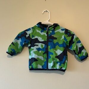 Kids Columbia reversible navy green and blue camouflage wind breaker Size 12-18M